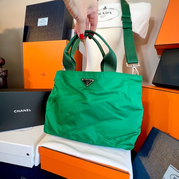 Prada AUTHENTIC Emerald Green Nylon bag with saffiano leather accents. NEW!! - Picture 7 of 15